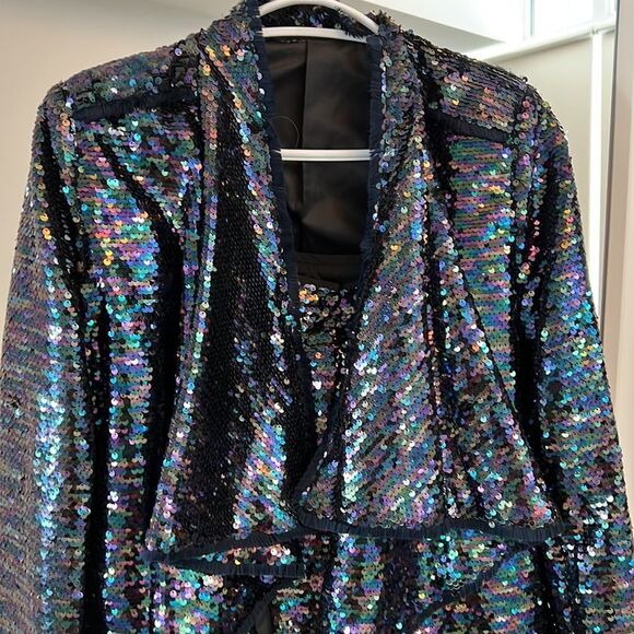 Women suit chic and  stylish‎ very beautiful - Picture 2 of 2